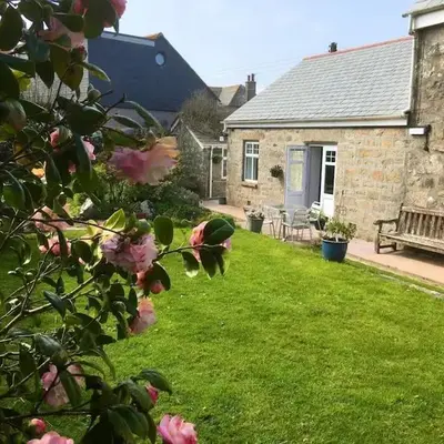Spacious flat St Ives former farmhouse