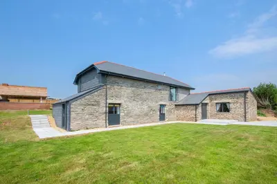 a large stone house with a grassy yard at 4 Bed in Horningtops oc-northt in Menheniot