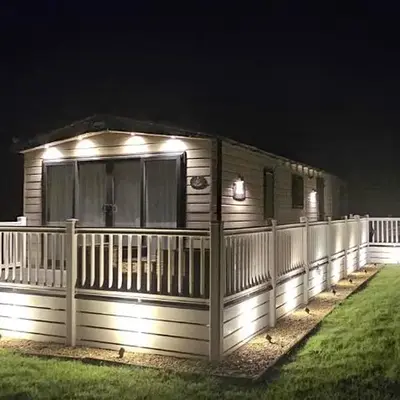 Hot Tub Lodge Cornwall - Meadow Lakes Holiday Park