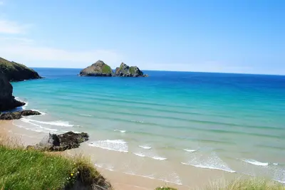 a beach with some rocks in the ocean at Gull Rocks Beach Lodges in Cubert