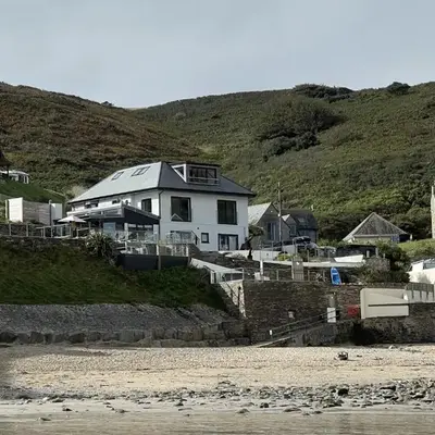 UPPER BEACH HOUSE