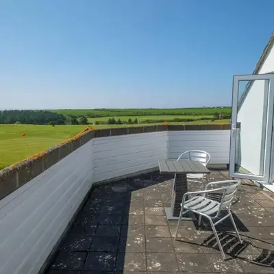 Flat 1 Mawgan Porth Golf Club