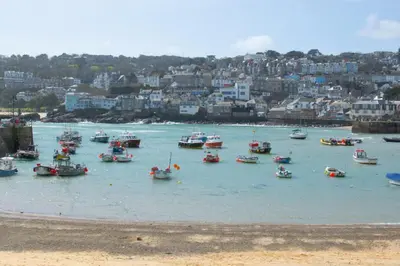 a group of boats in the water in a harbor at 2 Bed in St. Ives oc-r28154 in St Ives
