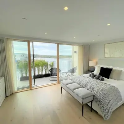 Luxury Waterfront 3 Bedroom/3 Bathroom Townhouse