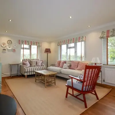 6 Trelawney Court