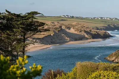a view of the ocean and a beach at Townhouse Parking 1 Min Walk to Tolcarne Beach in Newquay