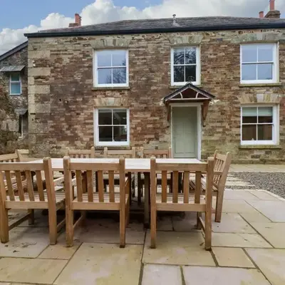 Tretoil Farm House