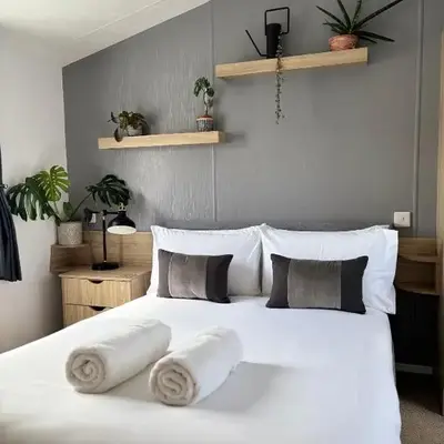 Padstow Holiday Base Bright Two Bedroom Lodge at Seven Bays