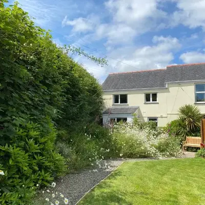 Riverside farm cottage on private wildlife estate 3-bedrooms