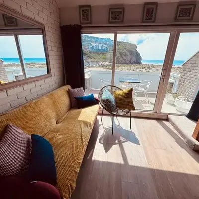 Surf 'n' Sands in Porthtowan Beachfront Apartment