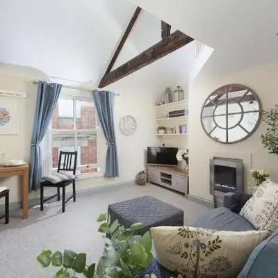 Bessie Ellens Cottage - 1 Pet Welcome - Central Location - Free WiFi