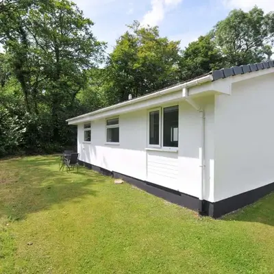 4 Rosecraddoc Lodge Holiday Bungalows