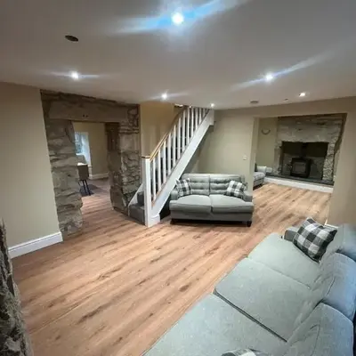 Cosy Cottage Hot Tub Sleeps 8 Log Fires