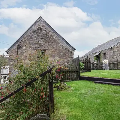 Rowan Cottage - sleeps 2 - Nr Looe and Polperro