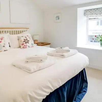 Harbour Front Flat in Porthleven - Next to shops