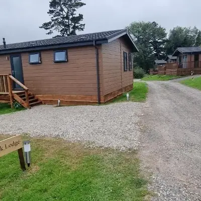 Peacock Lodge - Sleeps 4 - 2 Bedrooms