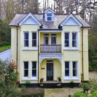 Roselyn House