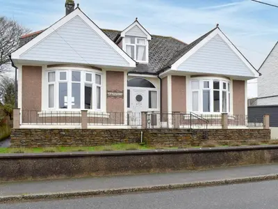 a house with a fence in front of it at Littlewood in Saint Columb Major