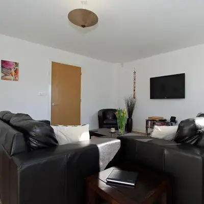 6 Jubilee Close