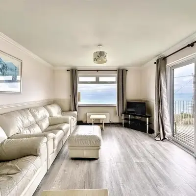 Porthleven Coastal Retreat with 5 Bedrooms