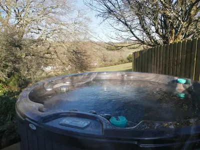 a hot tub in a barrel in a yard at So Tranquil in Charlestown