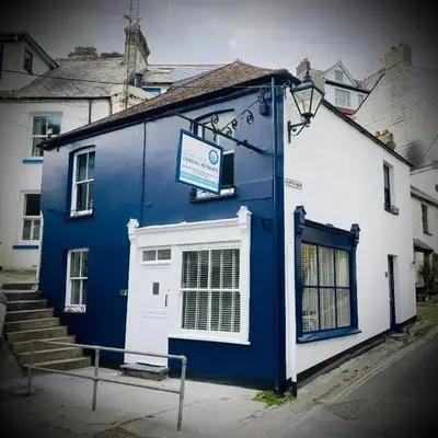 On Season 4 of BBC 1s BEYOND PARADISE - Prospect House is TWO PRIVATE APARTMENTS in this 17th CENTURY COTTAGE - Apartment 2 has a KIDS CABIN BUNK ROOM - Book both apartments for ONE LARGE HOUSE with Connecting Door In Lobby - FREE PUBLIC PARKING OUTSIDE