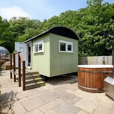 Luxury Coastal Shepherds Hut with hot tub