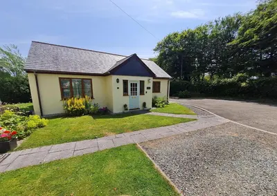 a small house on the side of a road at 2-Bed Cottage Sleeps 5 Pets Ok Close to Coast in Davidstow