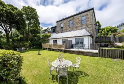 a table and chairs in the yard of a house at 8 Fernhill in Carbis Bay