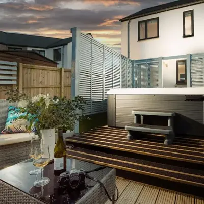 Wish You Were Here - Hot Tub - Free Parking & Free WiFi