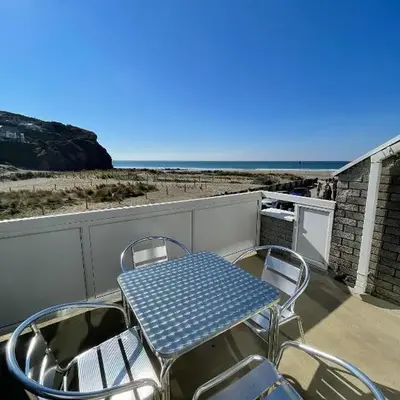 Whispering Waves in Porthtowan