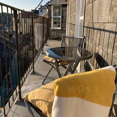 Looe with a View - Entire apartment with FREE allocated parking