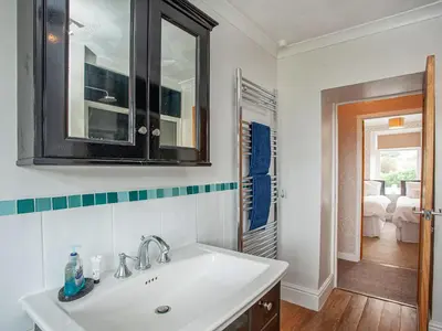 a bathroom with a sink and a mirror at Tanglewood in Bugle