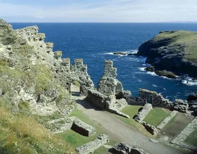 an old castle on a hill next to the ocean at Poppy's Place Annex in Camelford North Cornwall in Camelford